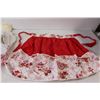Image 3 : (2) Waist Aprons, Assorted Cloths and Table Cloths