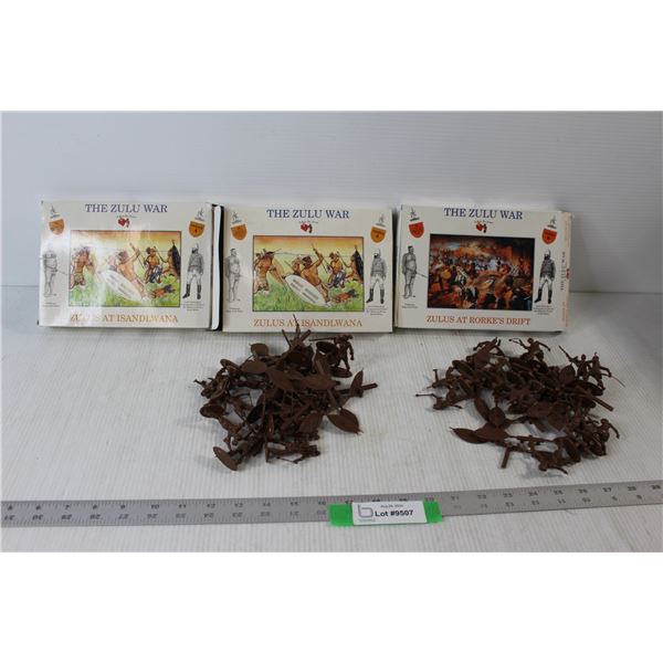 (2) The Zulu War Zulus at Isandlwana 1/32 Scale Plastic Figurines, The Zulu War Zulus at Rorke's Dri