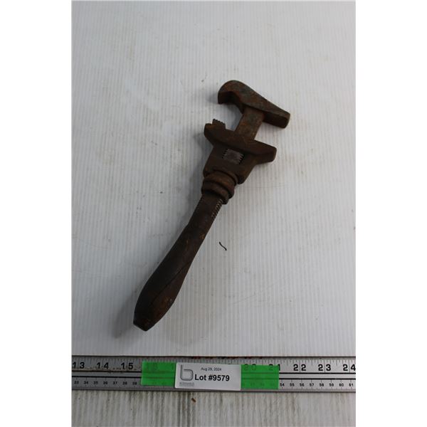 Pipe Wrench - Rusty