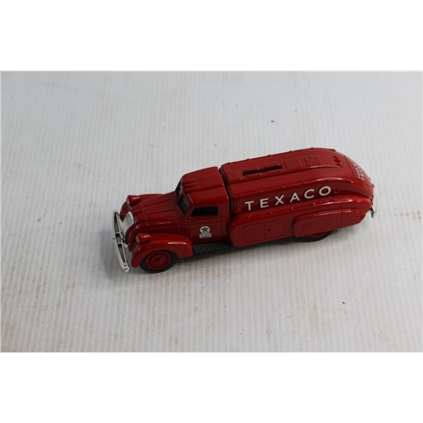 ERTL Collectibles 1939 Die Cast Metal Dodge Airflow Bank