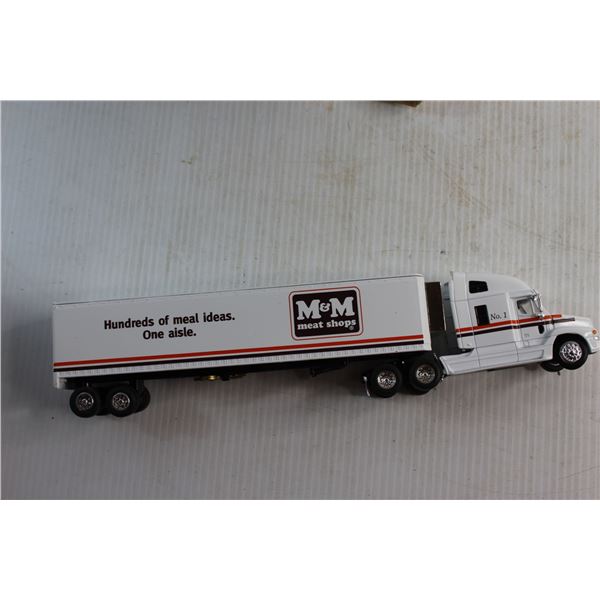 SpecCast Limited Edition Die Cast Freightliner C120 M&M Meats Bank