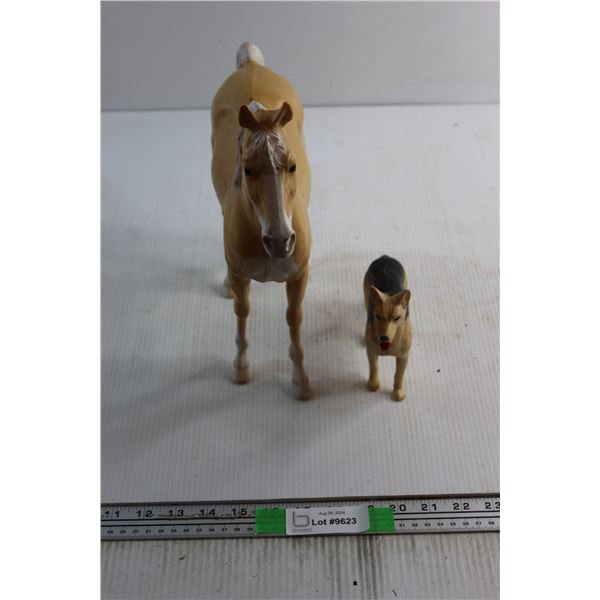 Johnny West Plastic Horse and Dog