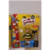 Image 3 : (2) Simpsons Figurines: Mascot Homer & Bumblebee Man