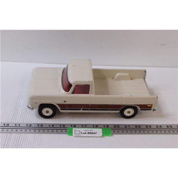 ERTL International 1000 Metal Truck - 12" Long (Missing Tailgate)