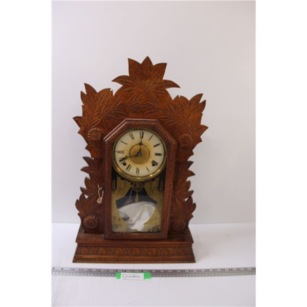 *Carved Wood Gingerbread Style Clock w/Key 
