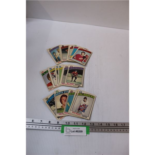 (30) Assorted 1976-77 OPC Hockey Cards