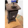Image 7 : * Good Cheer Wood Stove - Some Wear - 31" x 13" x 16"