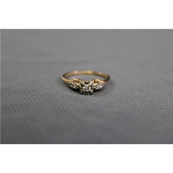 ^14K Gold & Diamond Ring - Size 7 - 2.63g