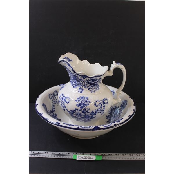 Antique Colonial "Nancy" Style Huron Washbasin Set - 16" x 12"