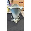 Image 2 : VINTAGE HULL POTTERY, ROYAL WOODLAND #W16, 8 ½ "BLUE VASE