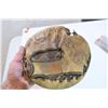 Image 2 : Antique catchers mitt