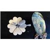 Image 4 : SHELL NECKLACE AND FLOWER PENDANT
