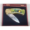 Image 2 : John Deere  Men's pocket knife in wooden display case - Never used