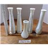 Image 1 : 5 milk glass vases