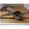 Image 2 : Vintage Potato Ricer Masher