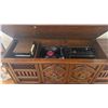 Image 2 : Vintage Entertainment Console Record Player AM/FM Radio Encased in Mid Century Console Table