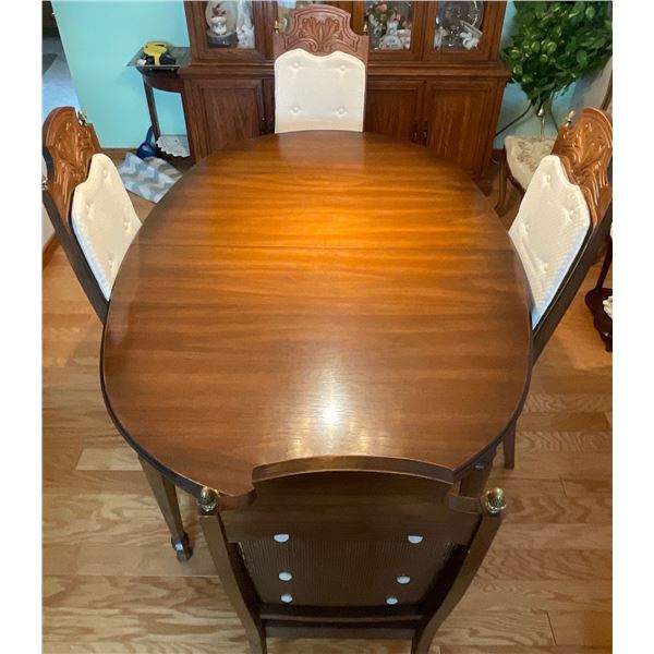Stunning Walnut Dining Table w/ 4 Chairs & 2 Extender Leafs 52x42x31