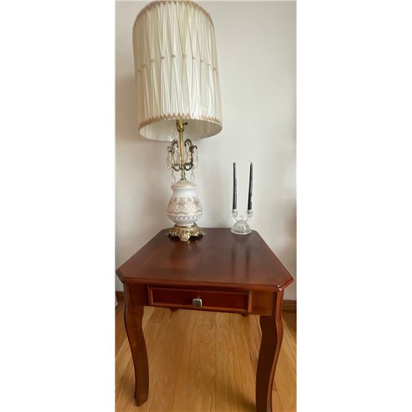 Mahogany End Table 22x25x22 w/ Accent Lamp & More