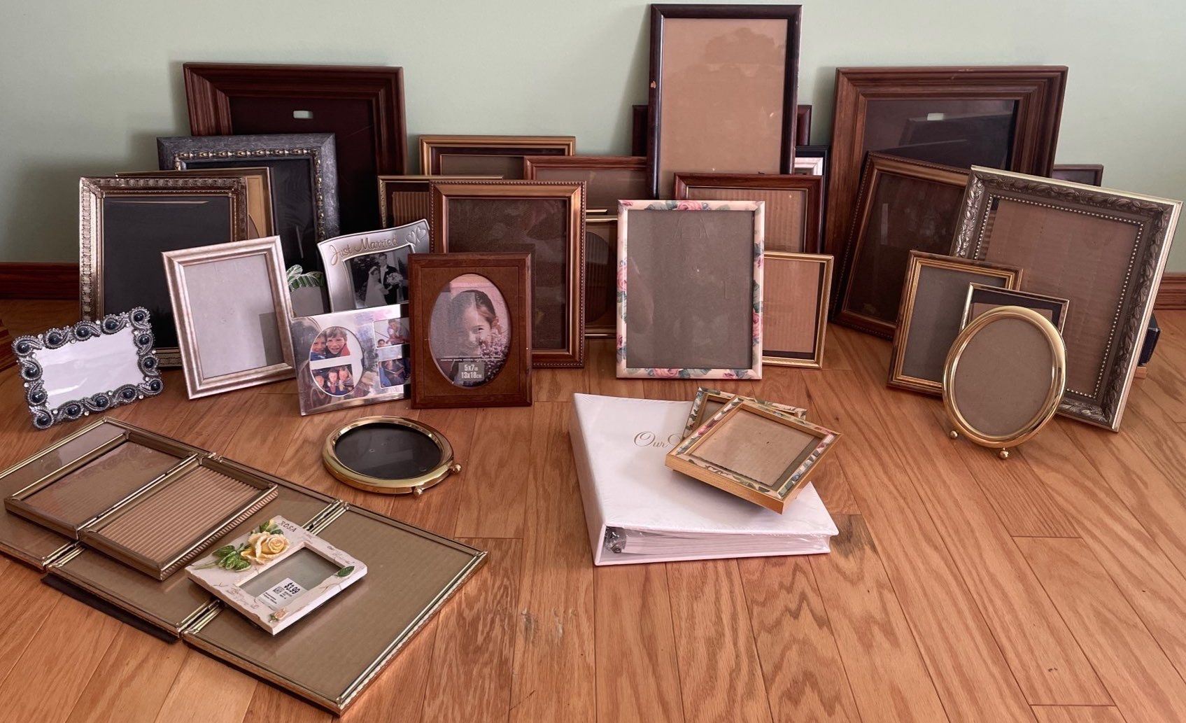 Assorted Photo Frames of All Varieties - Beck Auctions Inc.