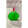 Image 2 : SPINACH GREEN JADEITE SNUFF BOTTLE WITH CORAL CAP