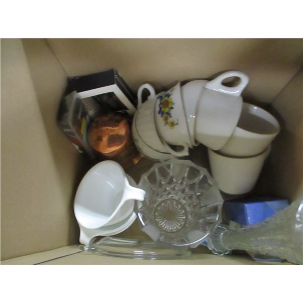 BOX C/W CUPS, ETC