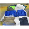 Image 1 : FLAT C/W ASSORTED CLOTHING