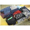 Image 3 : FLAT C/W ASSORTED CLOTHING