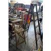 Image 2 : Group of 2 wooden ladders - 4ft & 6ft