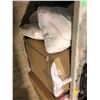 Image 2 : Group lot - Dolls, kitchen wares, bedding, etc.