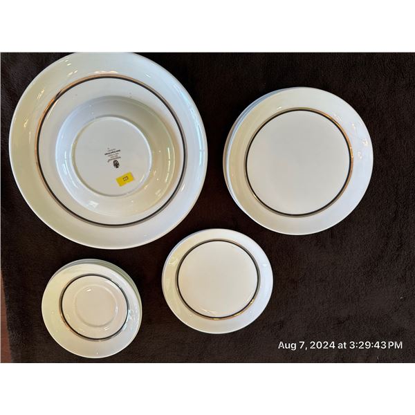 Wedgewood Susie Cooper Design Bone China England 4 Settings