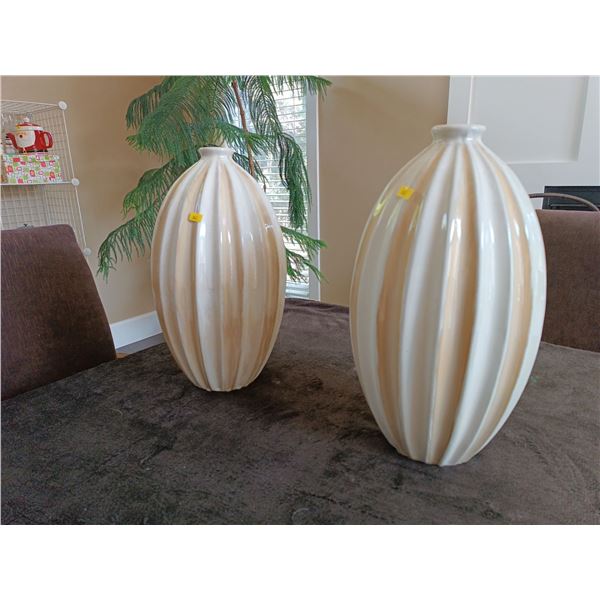 Set of Home Decorative Items Including Bath Items, Vases (Largest is 10W, 63T), Artificial Flowers