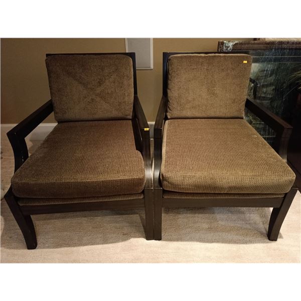 Set of 2 Comfy Chairs; 29W, 32D, 34T
