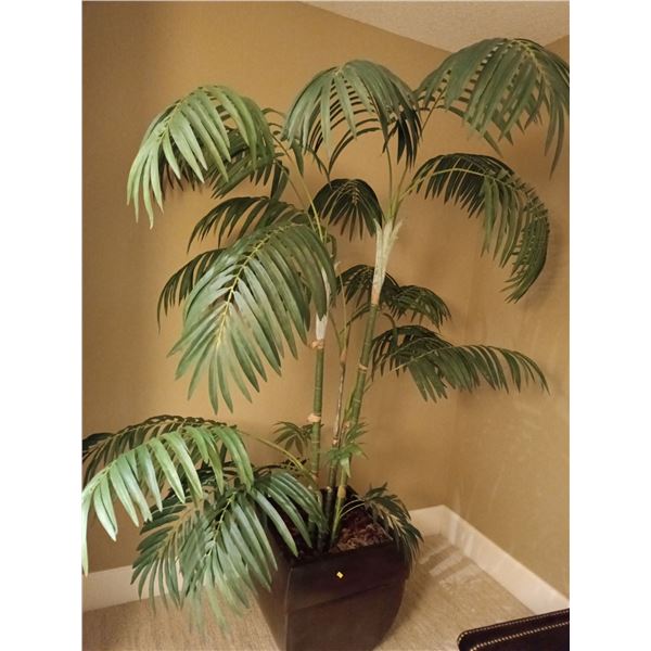 Large Artificial Plant; 19W, 82T