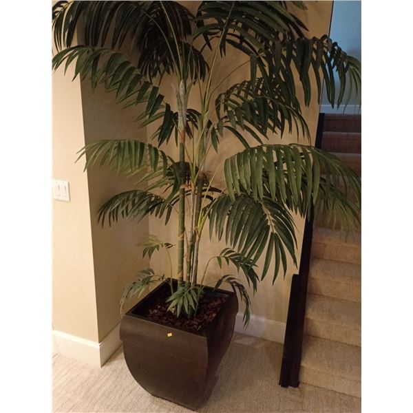 Large Artificial Plant; 19W, 90T