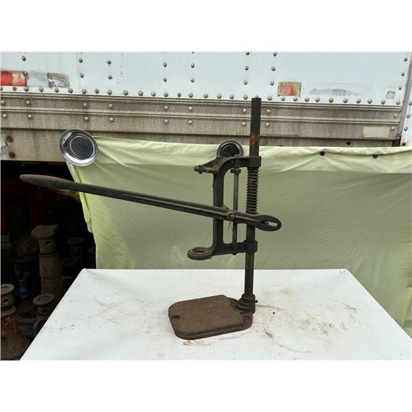 ANTIQUE LIFT JACK