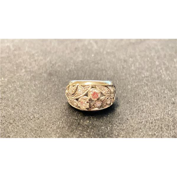 18K LADIES RING SET WITH DIAMONDS (CENTER 2 X .2CT, 7.1G)