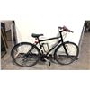 Image 2 : BLACK TREK FX SEVEN.ONE 21-SPEED ROAD BIKE