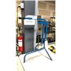Image 2 : BLUE MANUAL CORK PRESS