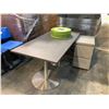Image 1 : GREY 2 LUNCH ROOM TABLES D30" X W30" X H29", PEDESTAL CABINET AND 4PCS 22LBS GREEN WEIGHT PLATES