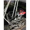 Image 1 : Flatteuse à béton 30 pouces portative moteur Honda  5 HP