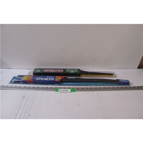 (2) Michelin & Motomaster Windshield Wipers (22" & 18")