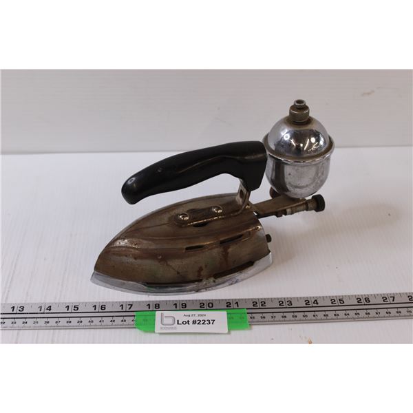 Antique Royal Model 41 Oil Iron