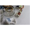 Image 3 : (2) Creamers, Napkin Holder and Assorted Items