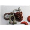Image 2 : (2) Hooks and (6) Shackles
