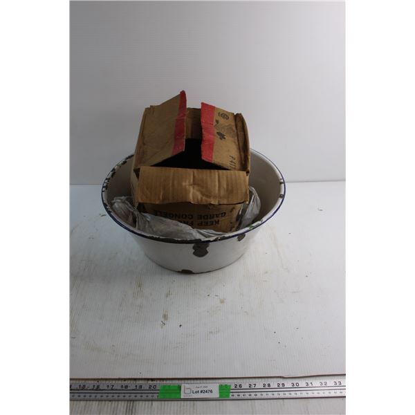 (2) 26 ft Chains with Hooks and Enamel Bowl