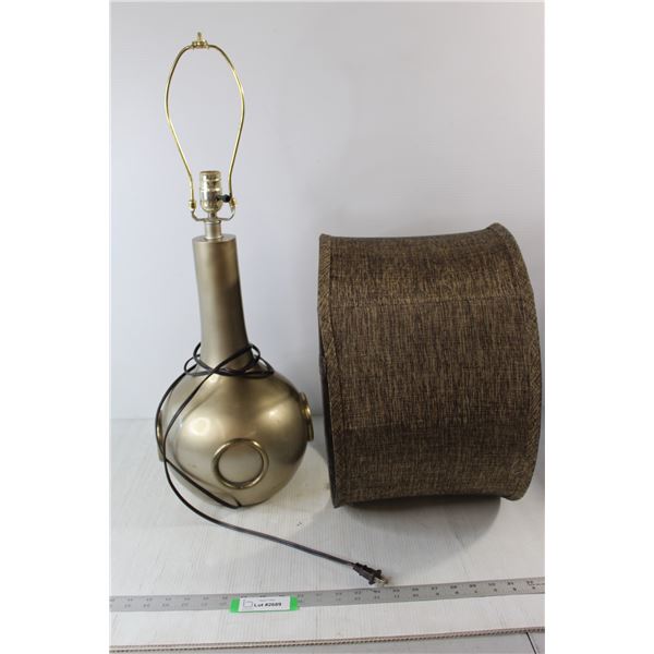 Sun-Lite 250W Lamp with Lamp Shade - 29" High - Untested