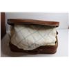 Image 7 : Langmuir Luggage Leather Bag 24'' x 16'' and Leather Case with Assorted Bed Sheets