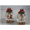 Image 4 : 4) Figurines, (2) Small Christmas Holiday Snowglobes