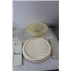 Image 4 : (3) Frying Pans, Colander, Metal Steamer Insert, Assorted Kitchen Items