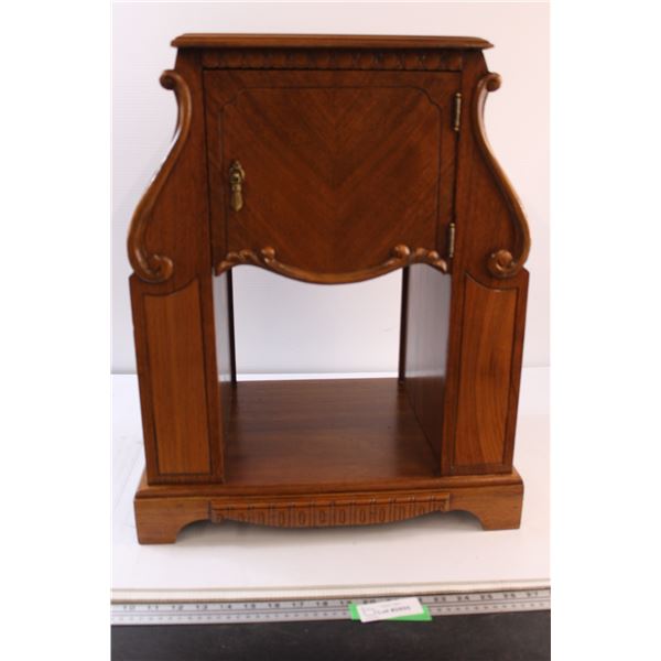 *Wooden Magazine Rack/Smoker Stand